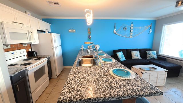 9520 Seawall Boulevard 234, Galveston, TX 77554