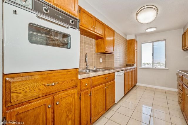 745 North Royal Crest Circle 157, Las Vegas, NV 89169