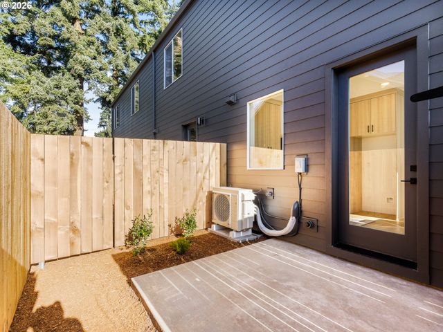 1245 Sw Hume Ct, Portland, OR 97219