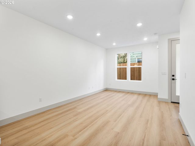 1245 Sw Hume Ct, Portland, OR 97219