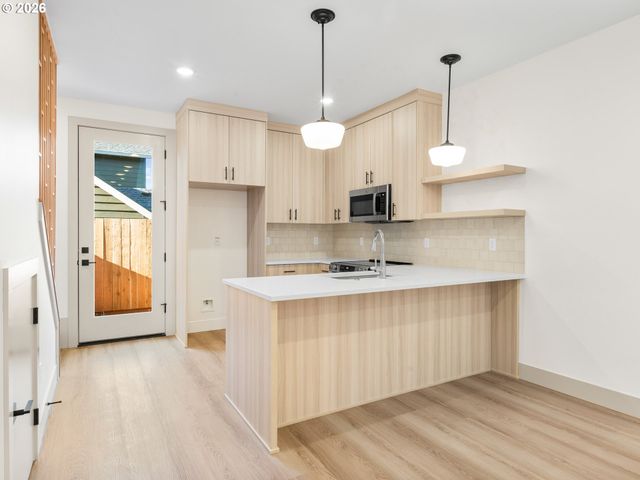 1245 Sw Hume Ct, Portland, OR 97219