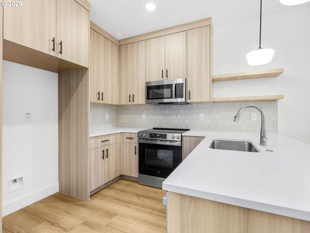 1245 Sw Hume Ct, Portland, OR 97219