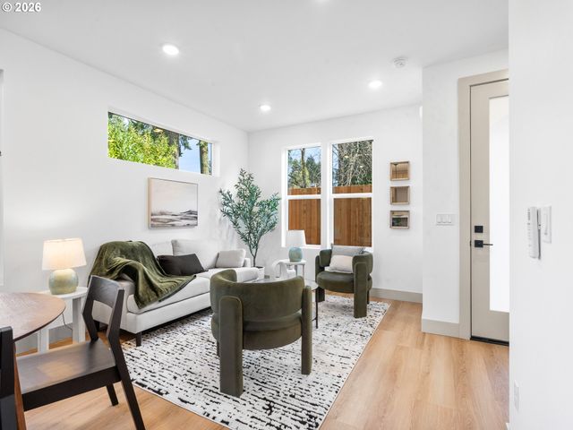 1245 Sw Hume Ct, Portland, OR 97219