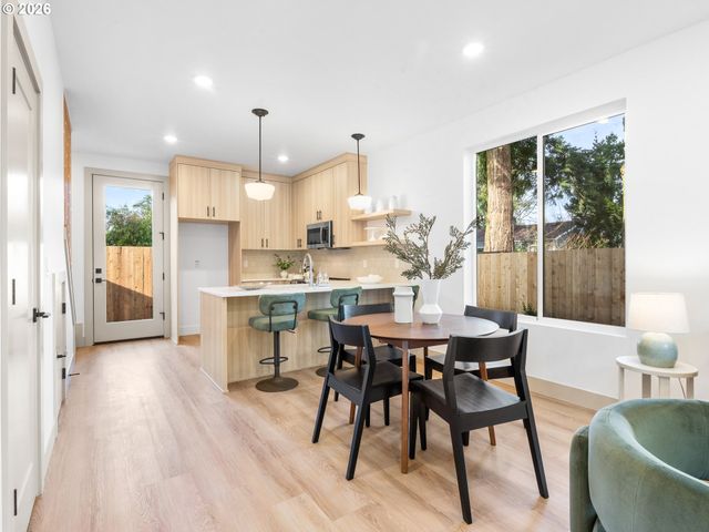 1245 Sw Hume Ct, Portland, OR 97219