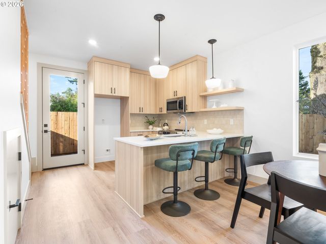 1245 Sw Hume Ct, Portland, OR 97219