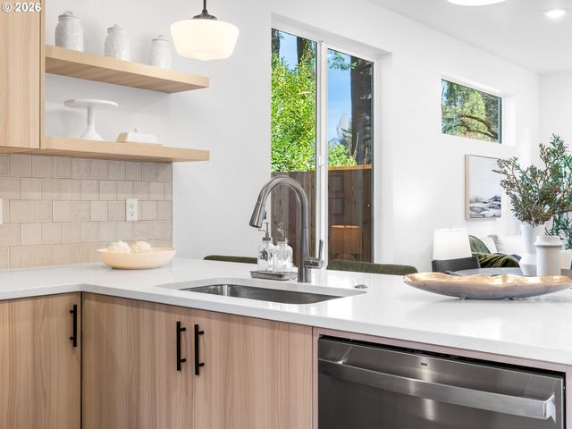 1245 Sw Hume Ct, Portland, OR 97219