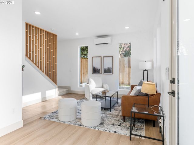 1245 Sw Hume Ct, Portland, OR 97219