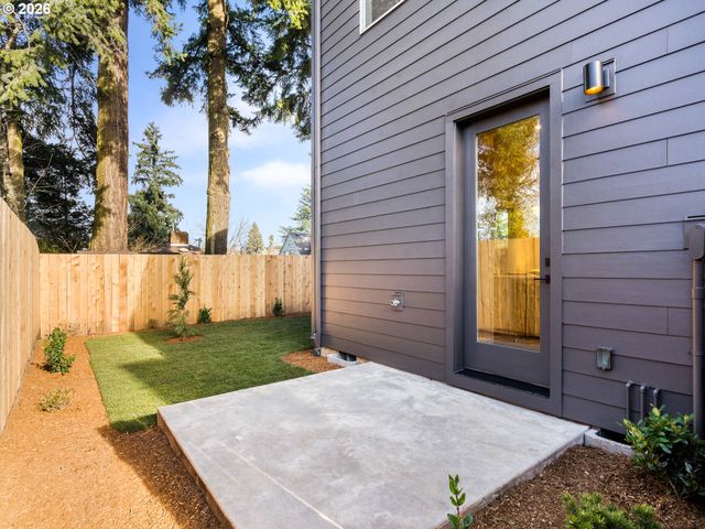 1245 Sw Hume Ct, Portland, OR 97219