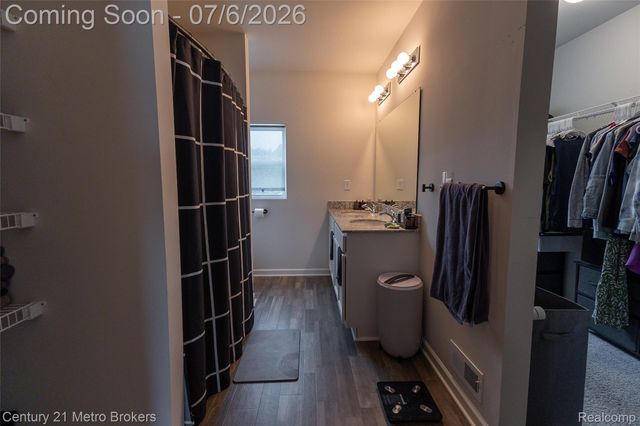 2207 Legacy Drive, Burton, MI 48519