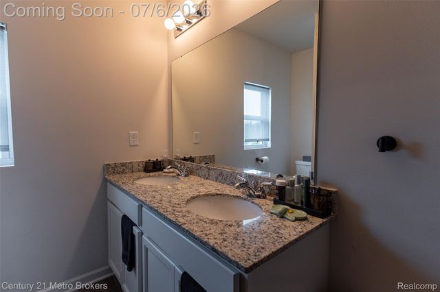 2207 Legacy Drive, Burton, MI 48519