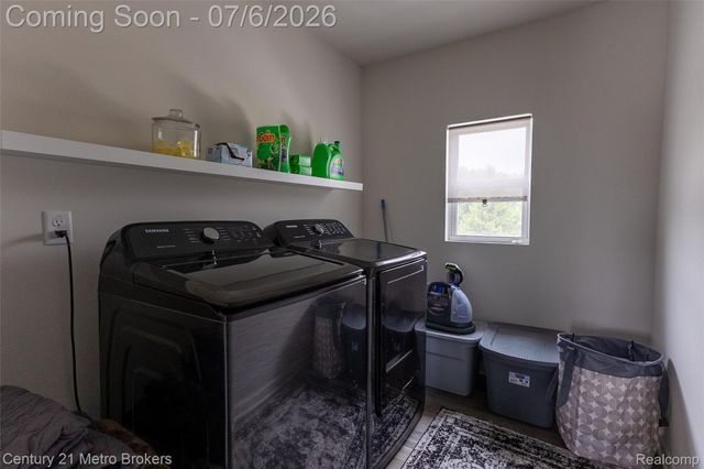 2207 Legacy Drive, Burton, MI 48519