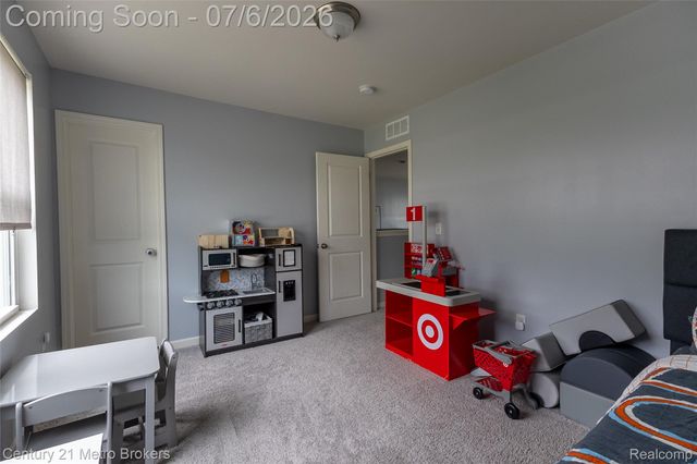 2207 Legacy Drive, Burton, MI 48519
