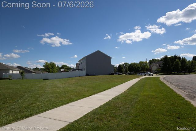2207 Legacy Drive, Burton, MI 48519