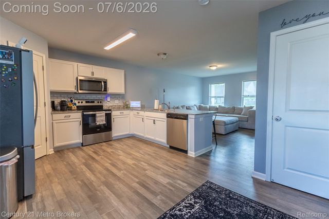 2207 Legacy Drive, Burton, MI 48519
