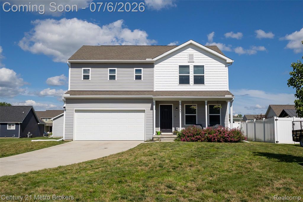 2207 Legacy Drive, Burton, MI 48519