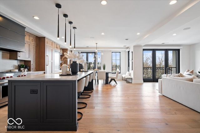 41 N Rangeline Road 306, Carmel, IN 46032