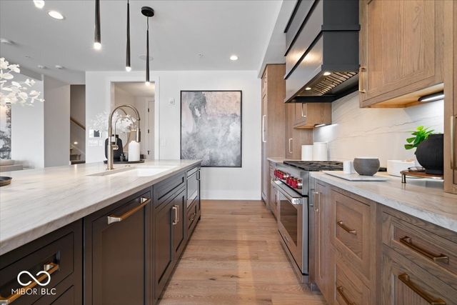 41 N Rangeline Road 306, Carmel, IN 46032