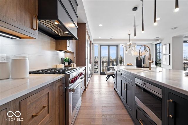 41 N Rangeline Road 306, Carmel, IN 46032