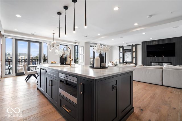 41 N Rangeline Road 306, Carmel, IN 46032