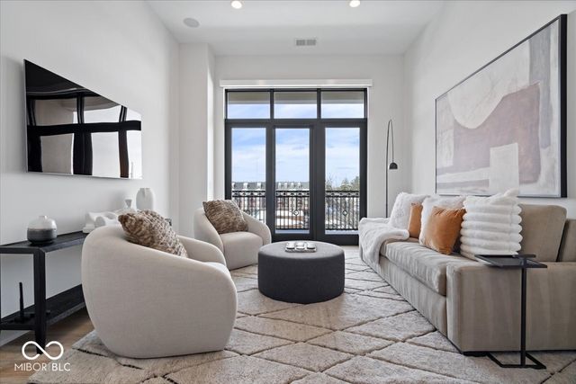 41 N Rangeline Road 306, Carmel, IN 46032