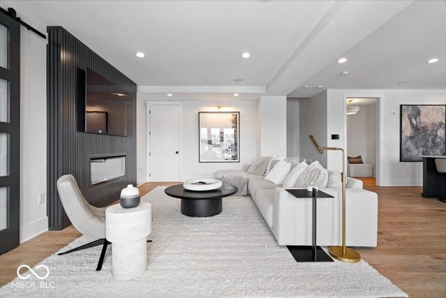 41 N Rangeline Road 306, Carmel, IN 46032