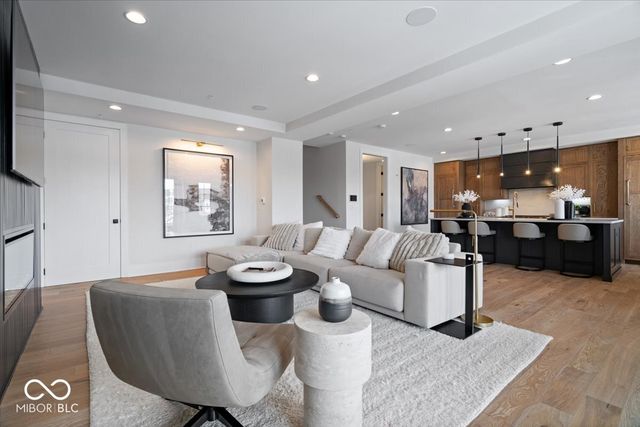 41 N Rangeline Road 306, Carmel, IN 46032