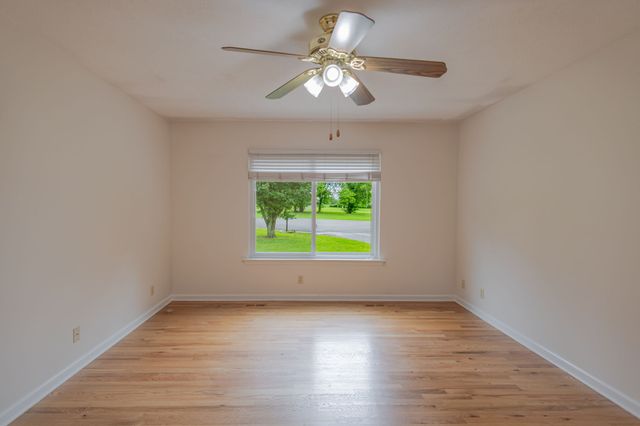 131 Avalon Dr, Shelbyville, TN 37160
