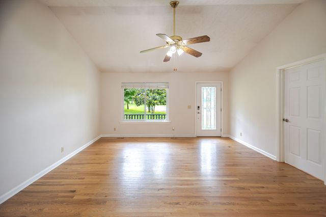 131 Avalon Dr, Shelbyville, TN 37160