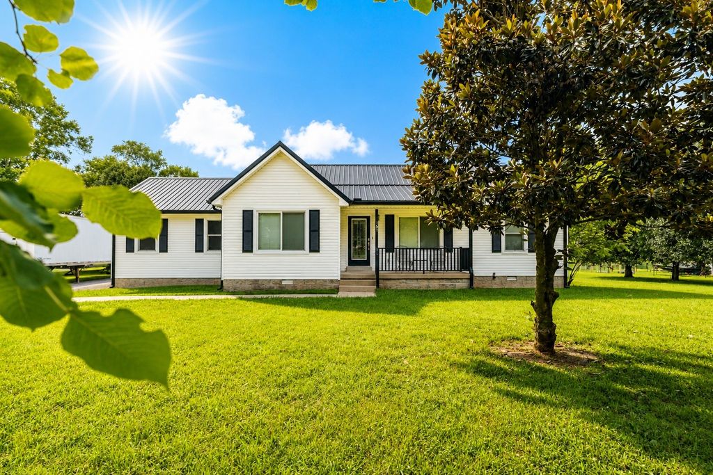 131 Avalon Dr, Shelbyville, TN 37160