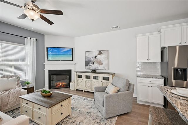 371 Lanier Circle, Woodstock, GA 30189