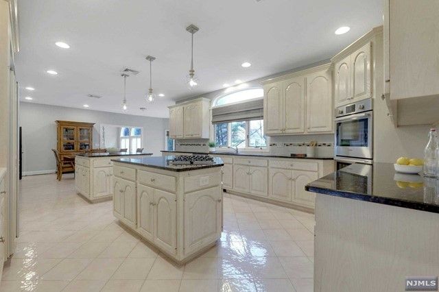 5 Williams Crest, Park Ridge, NJ 07656
