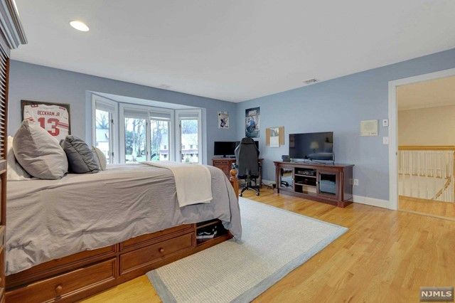 5 Williams Crest, Park Ridge, NJ 07656