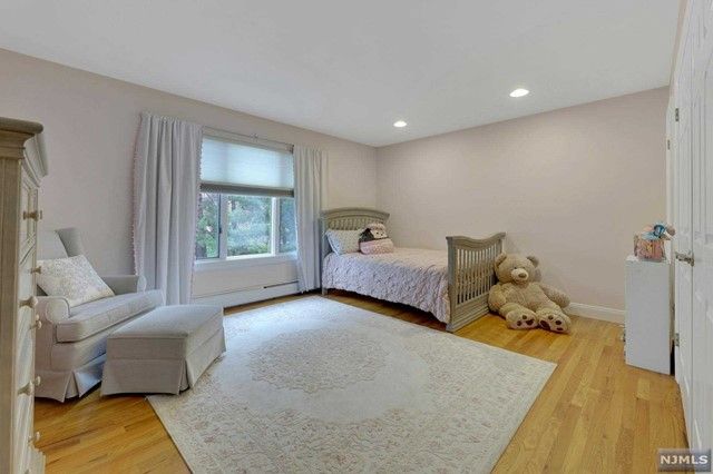 5 Williams Crest, Park Ridge, NJ 07656