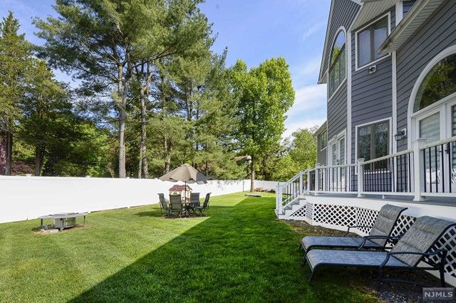 5 Williams Crest, Park Ridge, NJ 07656
