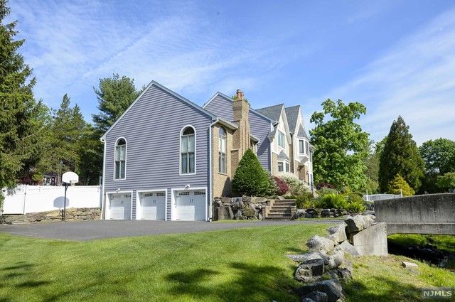 5 Williams Crest, Park Ridge, NJ 07656