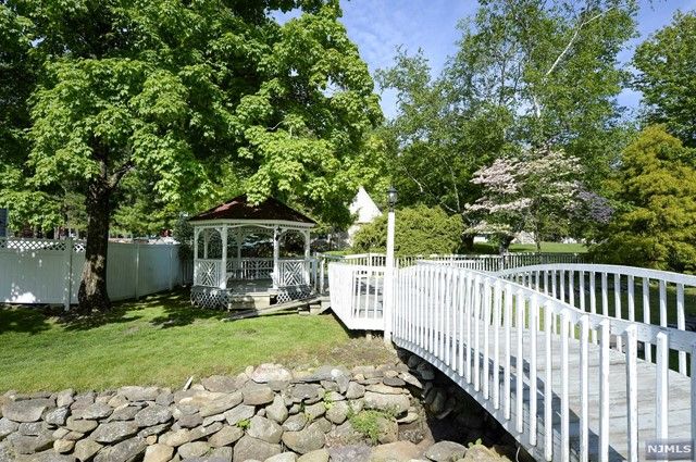 5 Williams Crest, Park Ridge, NJ 07656