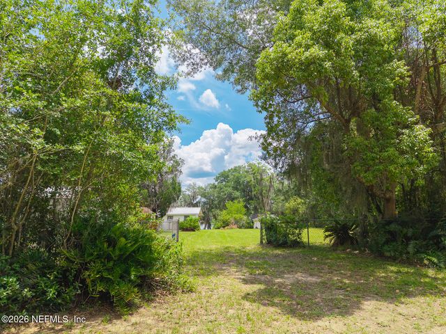 214 MIRROR LAKE Drive, Interlachen, FL 32148