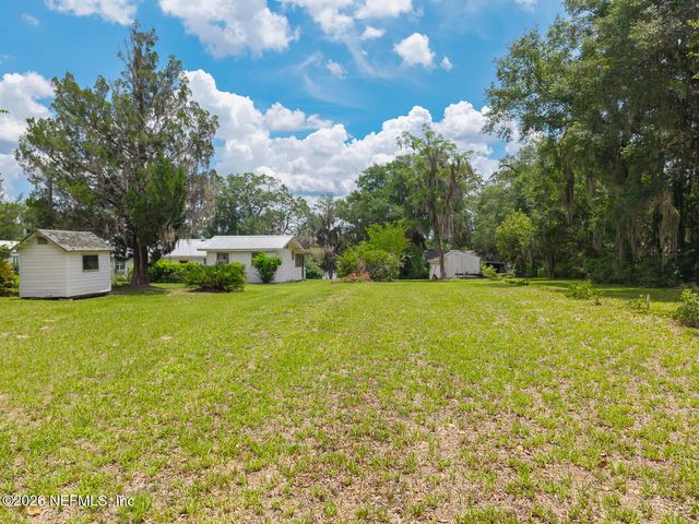 214 MIRROR LAKE Drive, Interlachen, FL 32148