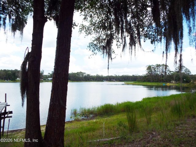 214 MIRROR LAKE Drive, Interlachen, FL 32148