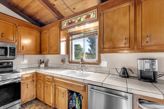 8504 Oak Terrace Lane, Millville, CA 96062