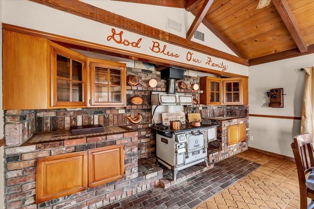 8504 Oak Terrace Lane, Millville, CA 96062