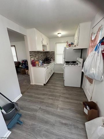 241 N 3Rd Ave, Manville Boro, NJ 08835