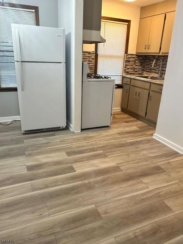 241 N 3Rd Ave, Manville Boro, NJ 08835
