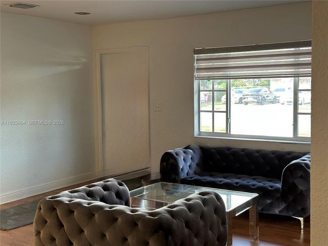 2860 NW 207th St, Miami Gardens, FL 33056