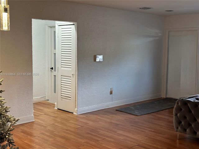 2860 NW 207th St, Miami Gardens, FL 33056