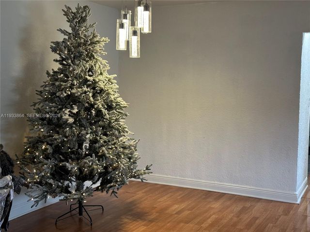 2860 NW 207th St, Miami Gardens, FL 33056