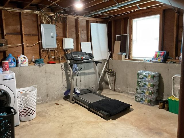 16 Arrow Avenue, Warwick, RI 02886