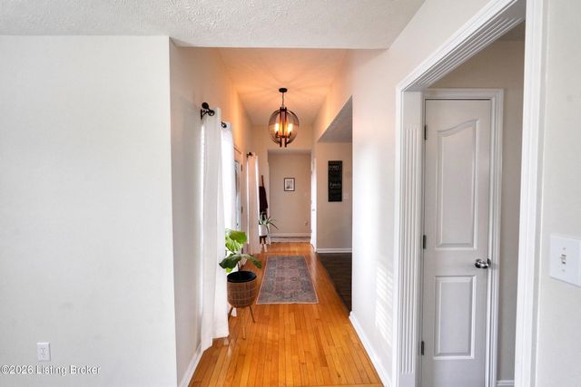 8110 Kellerman Rd, Louisville, KY 40219