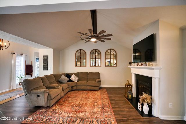 8110 Kellerman Rd, Louisville, KY 40219