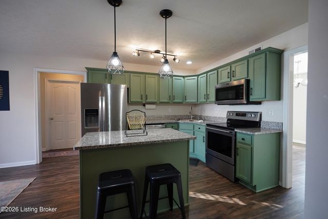 8110 Kellerman Rd, Louisville, KY 40219